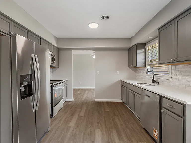 4224 Ridgefield Ct — Photo 9