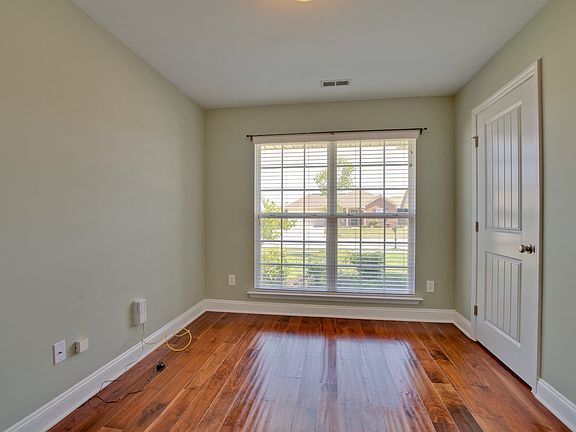 5th image of 2539 Marjorie Ln SW