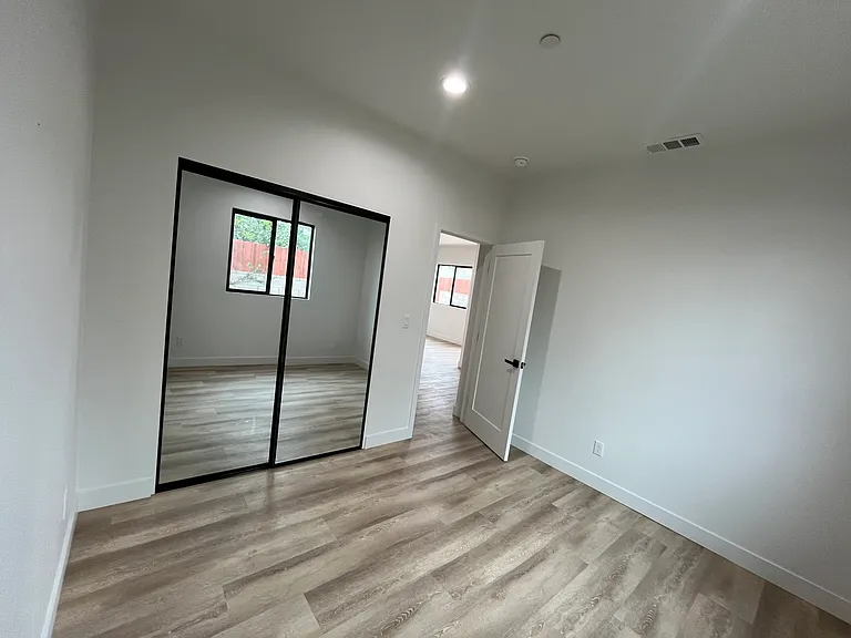 4417 Phelan Ave — Photo 9