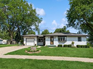 912 E Franklin Ave, Indianola, IA 50125