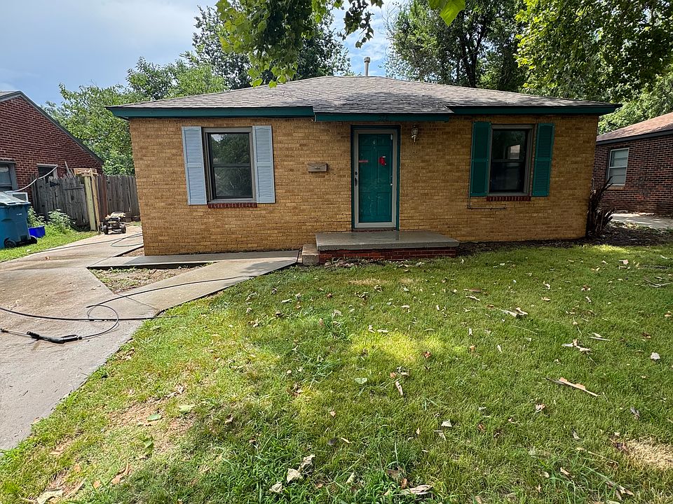 1st image of 528 E Douglas Dr