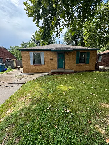 528 E Douglas Dr Photo 1 528 E Douglas Dr Photo 1