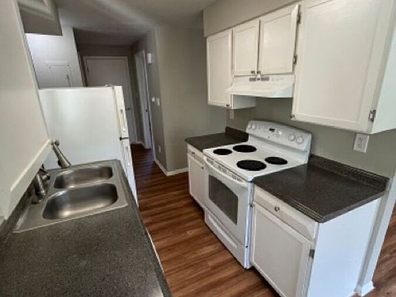3rd image of 5562 Newland Way #7
