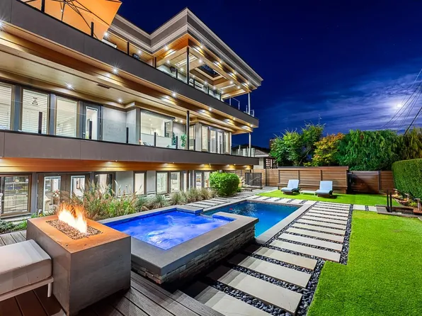 15567 Pacific Ave, White Rock, BC V4B 1R8