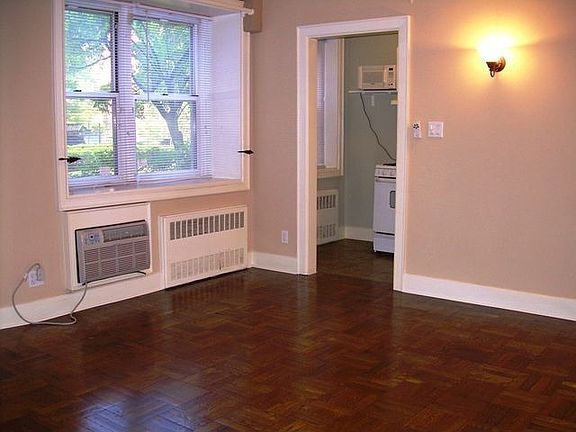 5th image of 1 Sadore Ln APT 1M