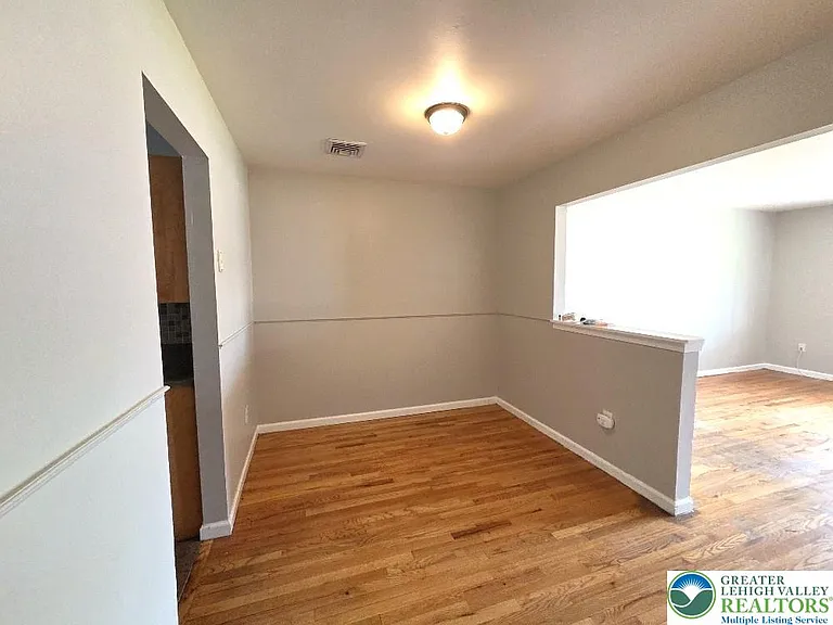 1747 Schoenersville Rd — Photo 4