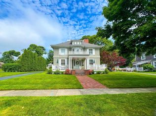 28 Holmes Ter, Plymouth, MA 02360