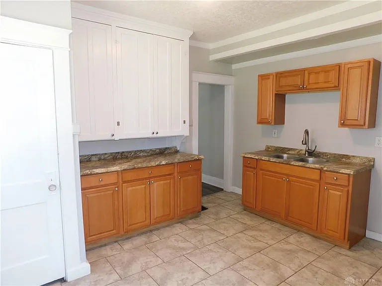 218 W Fairview Ave — Photo 7