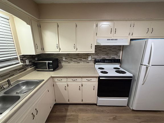 5th image of 1817 Daisy Ct