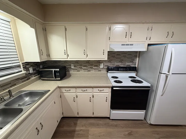 1817 Daisy Ct — Photo 5