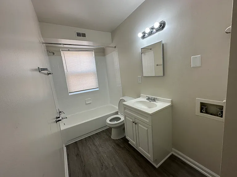 706 Brandywine St SE #302C — Photo 16