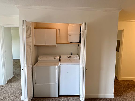 4th image of 1033 SW Gibbs St Unit 201