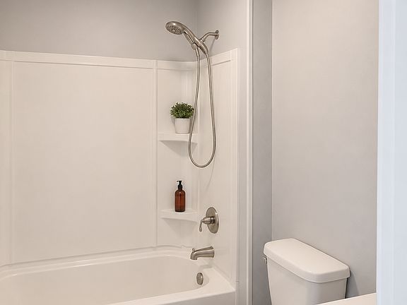 Bright bathroom with easy-to-maintain layout