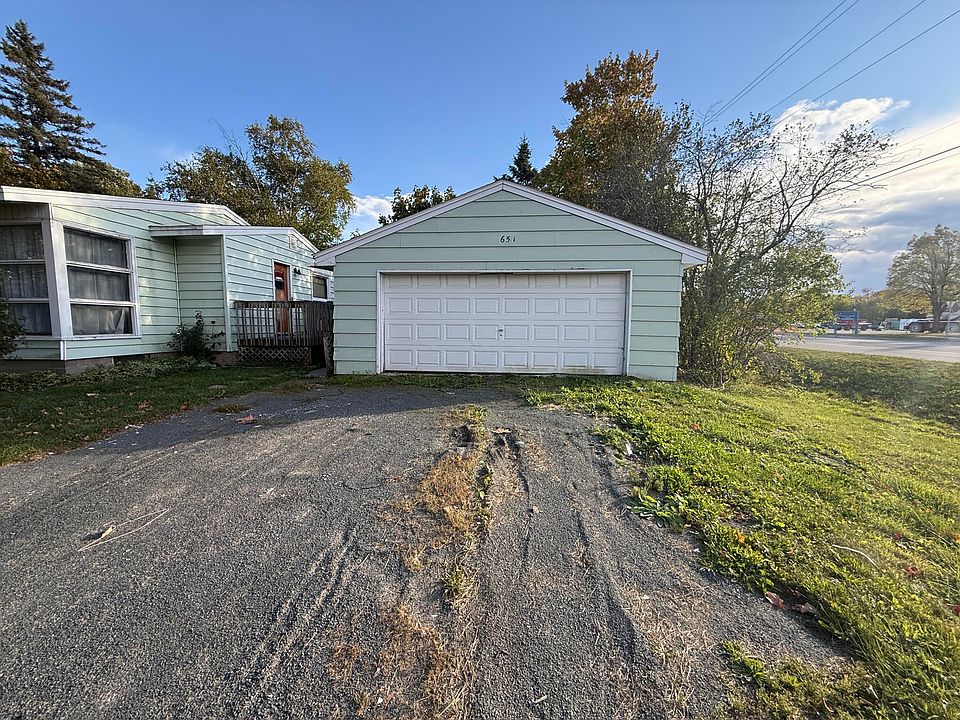 19th image of 651 Dillon St