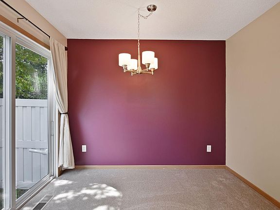4th image of 2941 Village Cir
