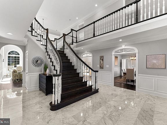 3rd image of 8918 Harvest Square Ct