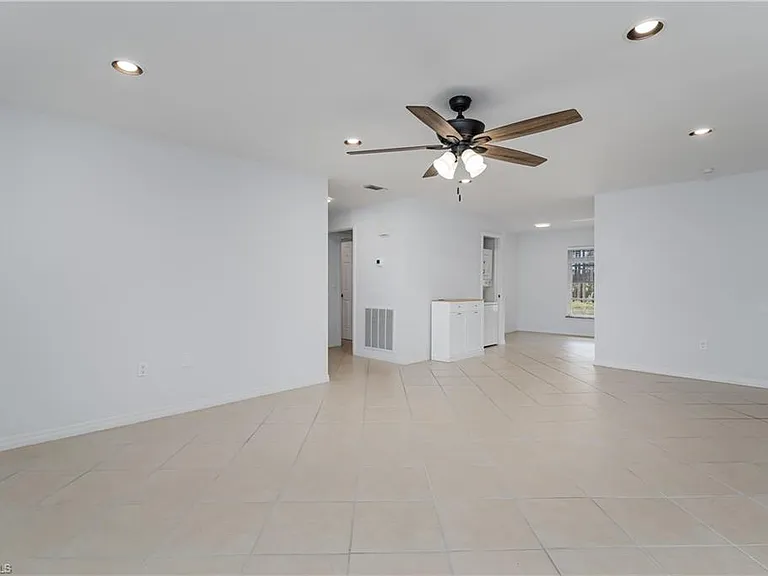 180 Cypress Way E #B212 — Photo 4