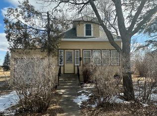 317 9th St N, New Rockford, ND 58356