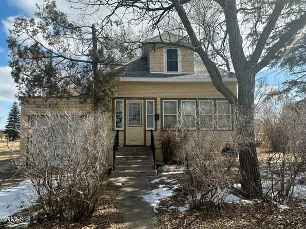 317 9th St N, New Rockford, ND 58356