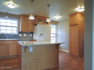 805 W 6th Ave, Selah, WA 98942