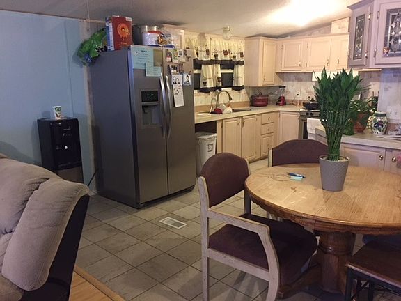 5th image of 570 Eastwood Dr