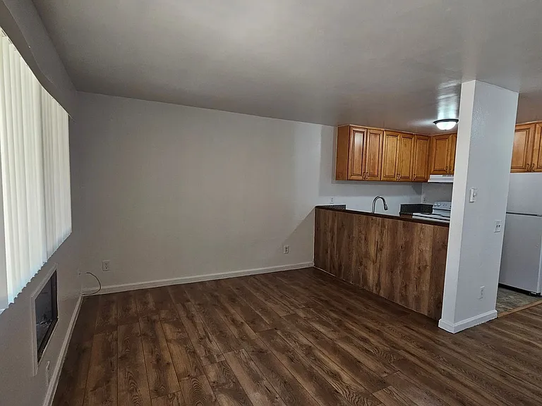 1315-1325 S Maple St — Photo 6