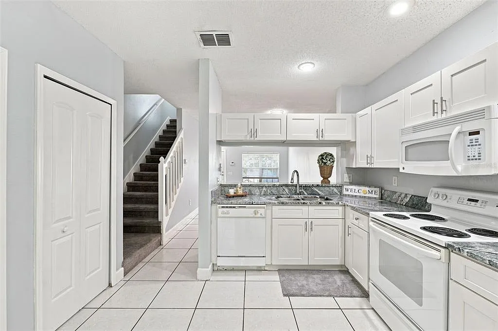 2 bed, 2.5 bath, 1184 sqft, $1,799 — Photo 4