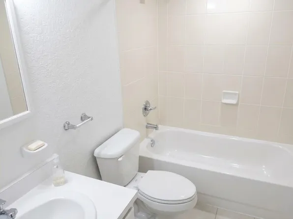 2711 NW 13th St, Pompano Beach, FL 33311