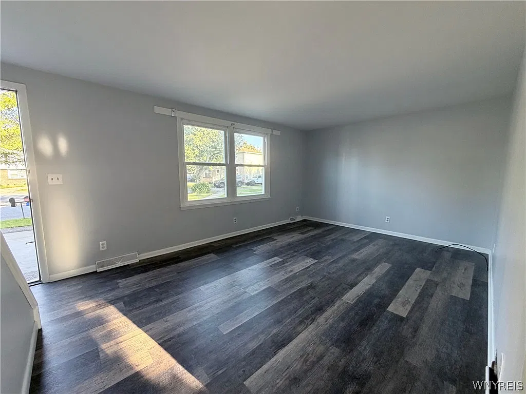 2 bed, 1.5 bath, 1920 sqft, $1,500 — Photo 3