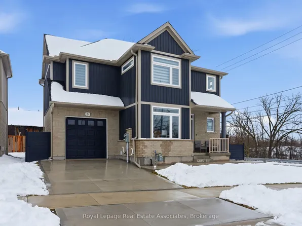 3 Marshall Ln, Saint Catharines, ON L2P 0E8