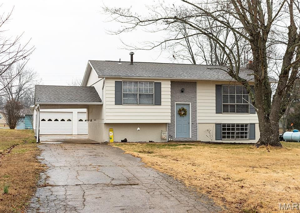 1st image of 28 Hickory St