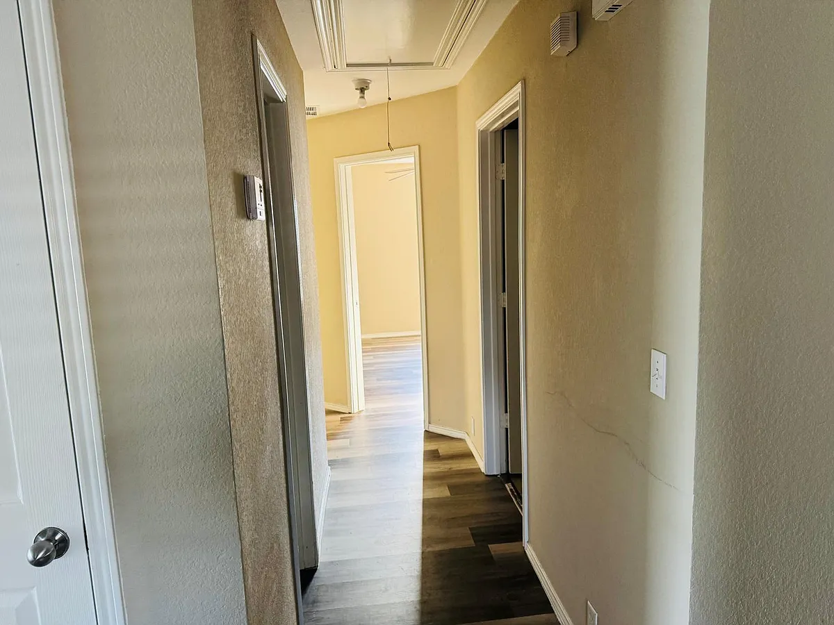 Building Photo - 4500 Blue Jay Ln
