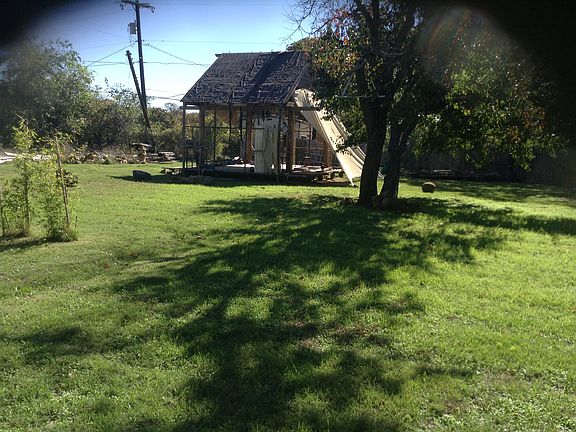 5th image of 4009 Holly Ln