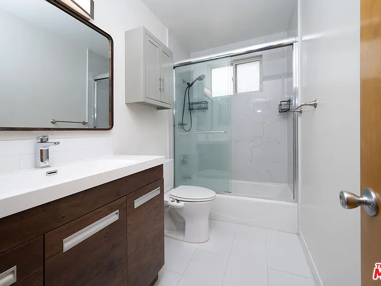 1937 S Shenandoah St #10 — Photo 5