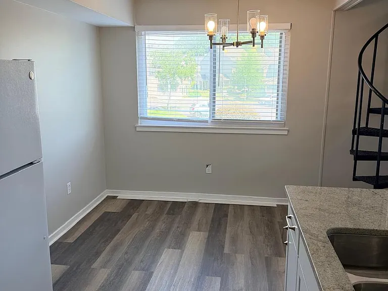 2202 Sandra Rd — Photo 11