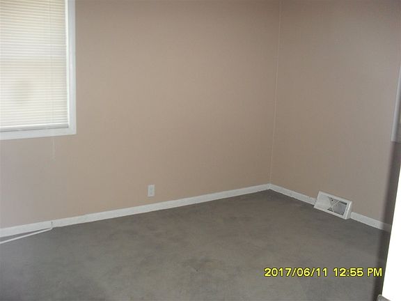 4th image of 217 Meek Ave