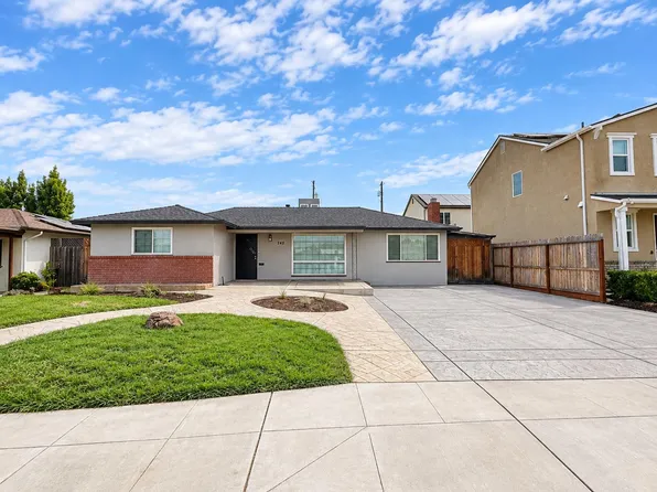 245 Minnewawa Ave #A, Clovis, CA 93612