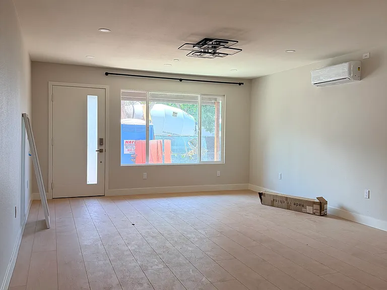 414 Charles St #NEW — Photo 3