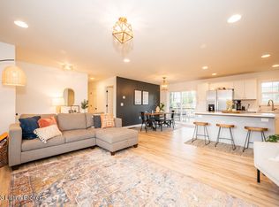 5466 Bruce Ave #R, Louisville, KY