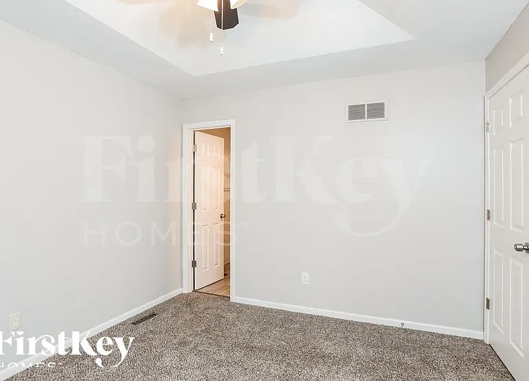 308 Oak St W — Photo 13