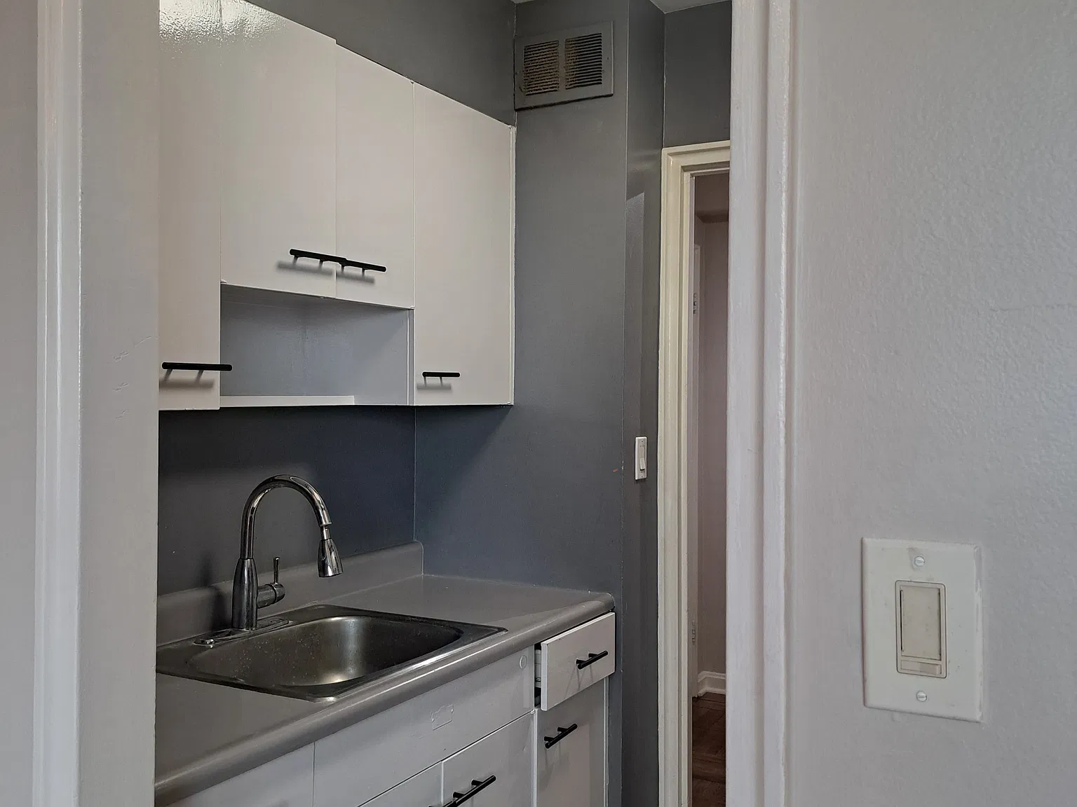 11820 Edgewater Dr — Photo 2