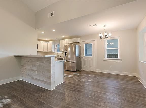 3rd image of 411 Papworth Ave