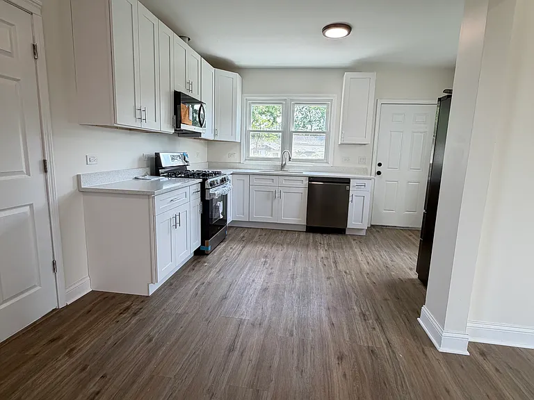 260 W Lincoln Hwy — Photo 19