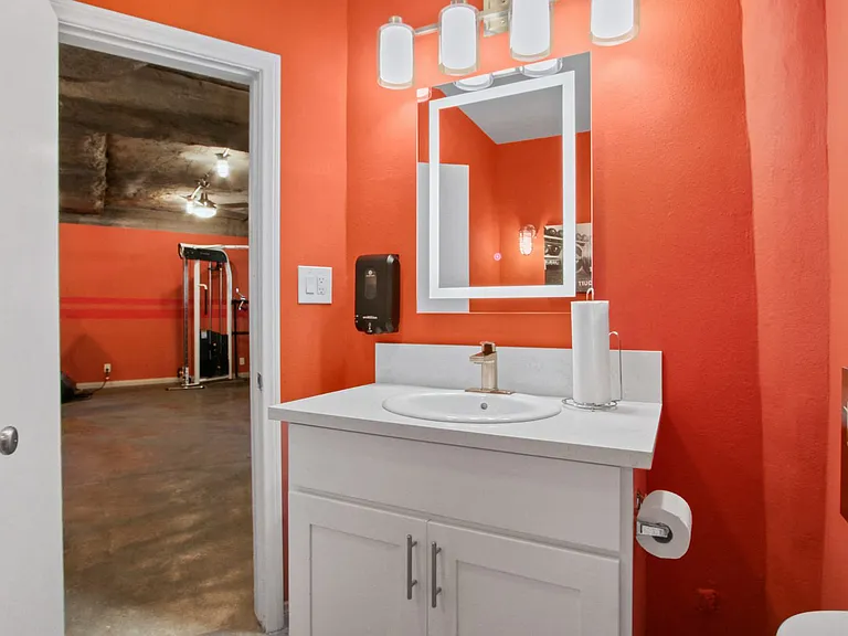 Barrington Avenue Apartment Homes — Photo 9