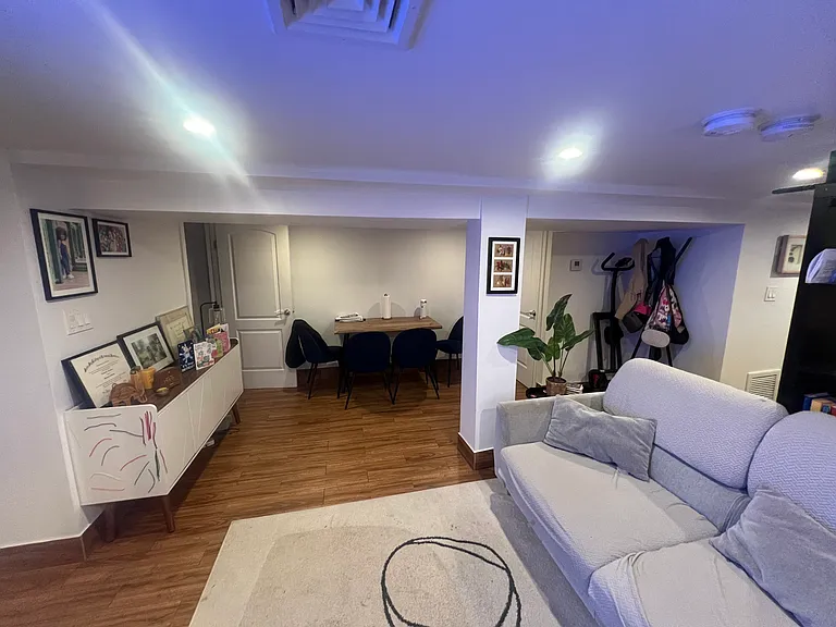 370 E 32nd St #1 — Photo 8