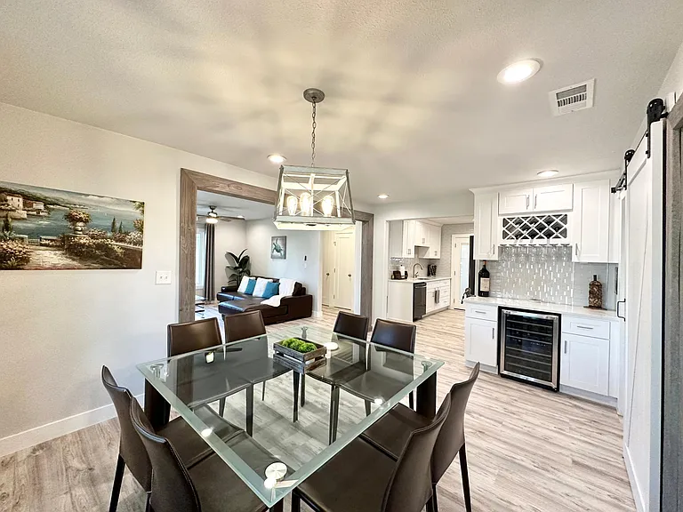 414 Templeton Dr — Photo 9