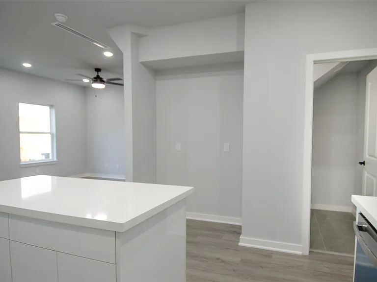 2832 Mansfield St — Photo 9