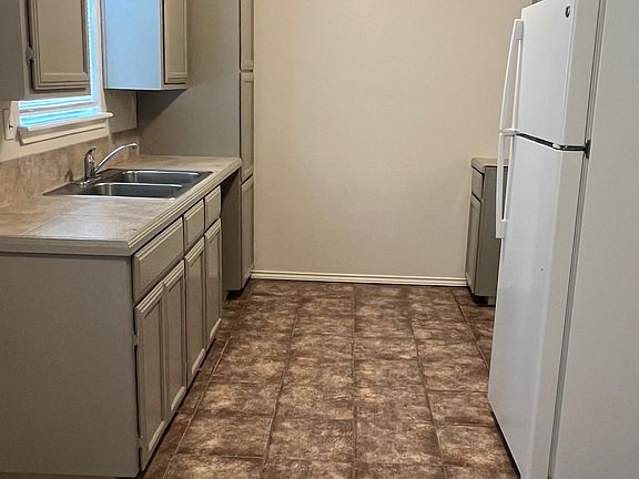 4th image of 955 Live Oak Cir #B