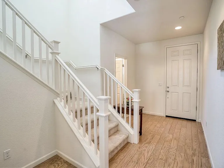 113 Caspian Way — Photo 12