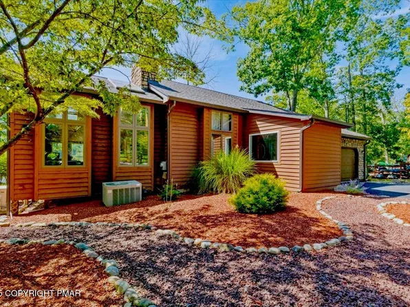 336 W Lake Valley Dr, Hazleton, PA 18202